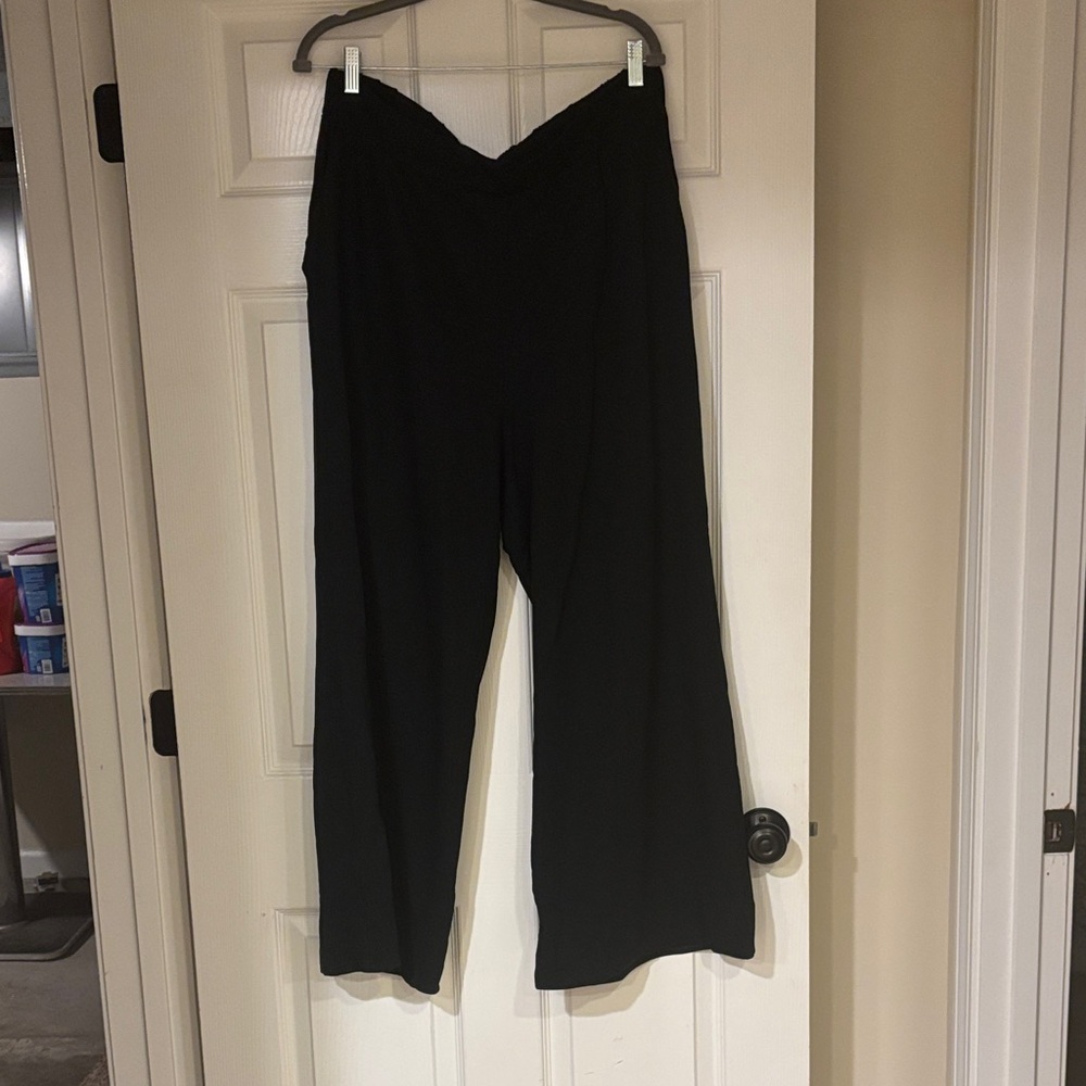Black Wide-Leg Women's Pants
